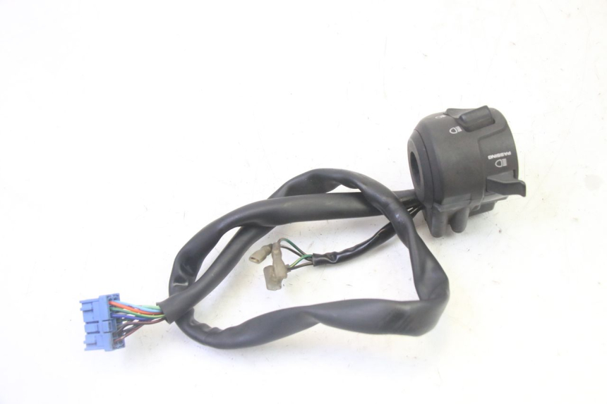 photo de LEFT HANDLEBAR SWITCH HONDA FES S-WING SWING ABS 125 (2007 - 2015) - Zoom on usage condition