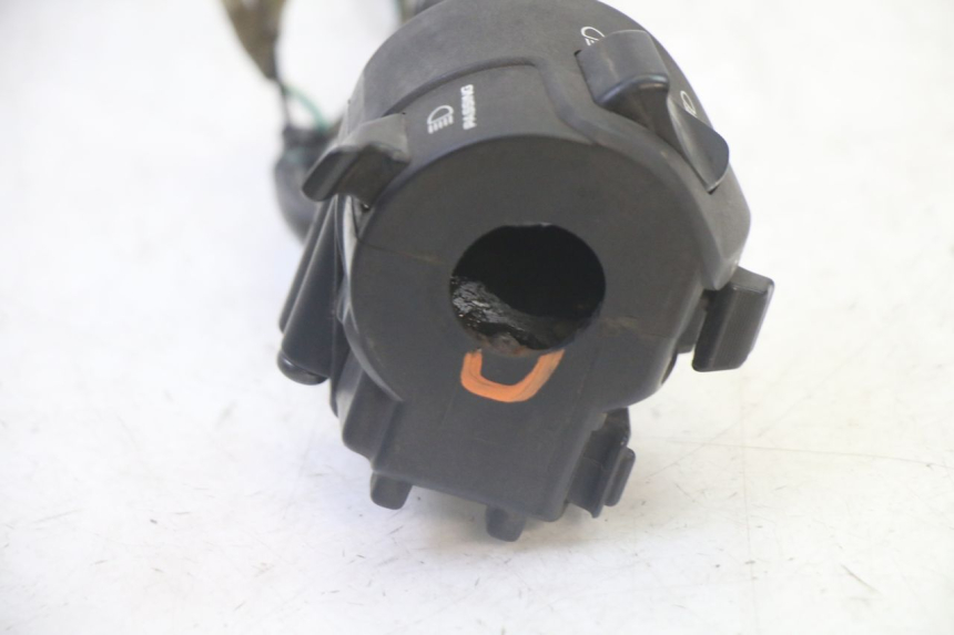 photo de LEFT HANDLEBAR SWITCH HONDA FES S-WING SWING ABS 125 (2007 - 2015) - Technical close-up