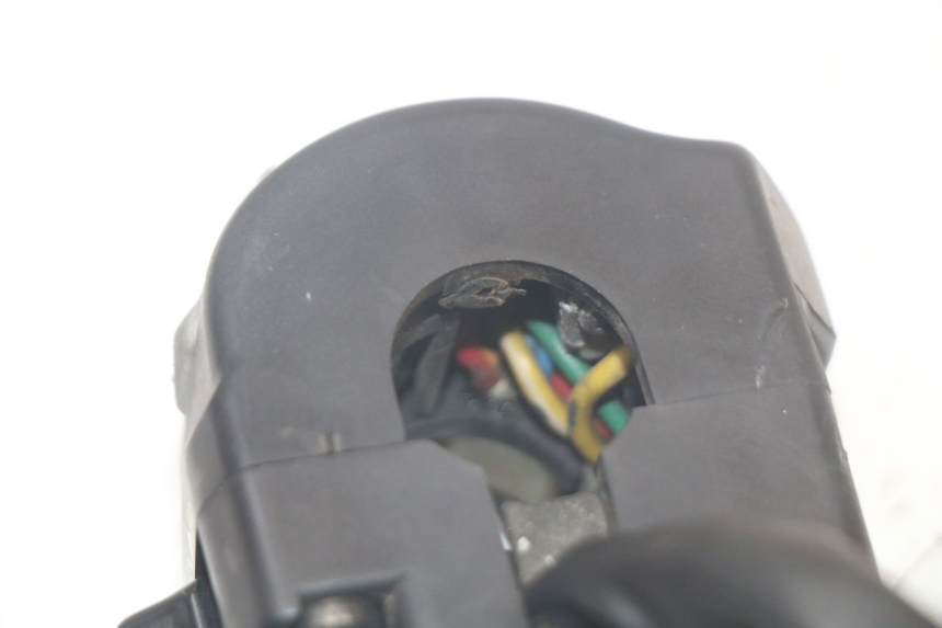 photo de LEFT HANDLEBAR SWITCH YAMAHA FJ 3CX 1200 (1986 - 1996) - Fixing points details