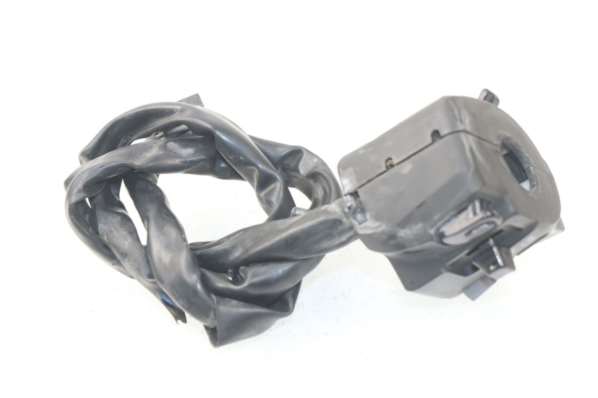 photo de LEFT HANDLEBAR SWITCH YAMAHA FJR ABS 1300 (2006 - 2012) - Zoom on usage condition