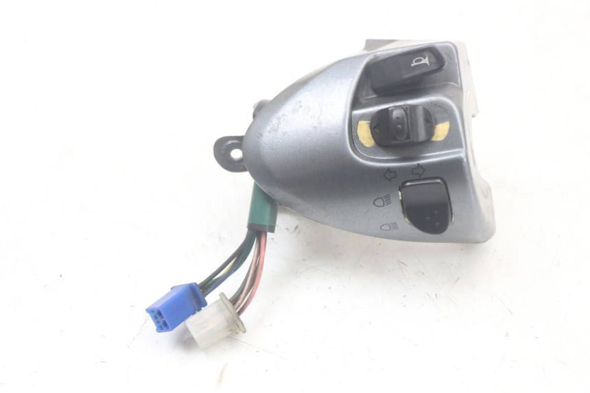 photo de LEFT HANDLEBAR SWITCH MBK FLAME X 125 (2004 - 2007) - Technical close-up