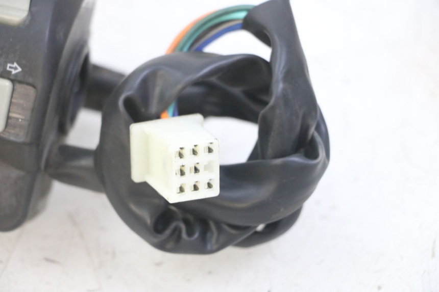 photo de LEFT SWITCH VENESI FLY RETRO 4T 50 (2020 - 2025) - Fixing points details