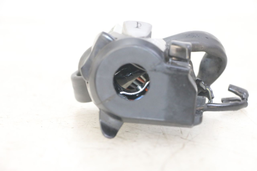 photo de LEFT SWITCH HONDA FORZA ABS 300 (2013 - 2017) - Zoom on usage condition