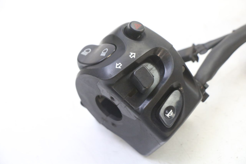 photo de LEFT SWITCH YAMAHA FZ6 FAZER S2 600 (2007 - 2011) - Zoom on usage condition