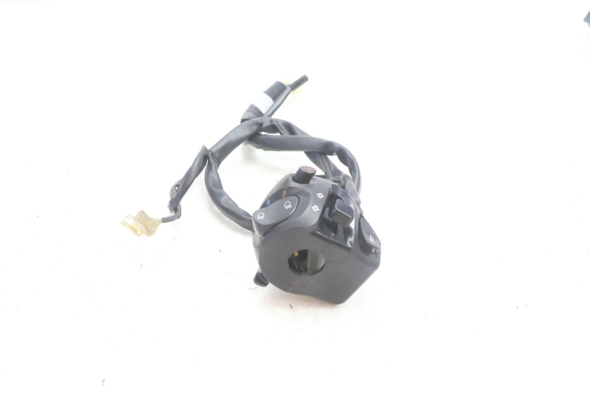 photo de LEFT SWITCH YAMAHA FZ8 800 (2010 - 2016) - Zoom on usage condition