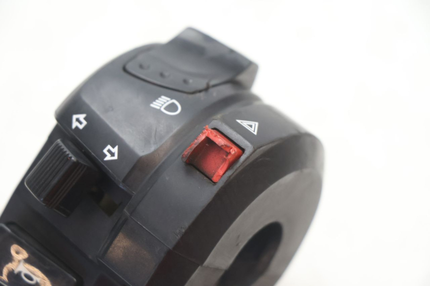photo de LEFT SWITCH SUZUKI GSR 600 (2005 - 2012) - Zoom on usage condition