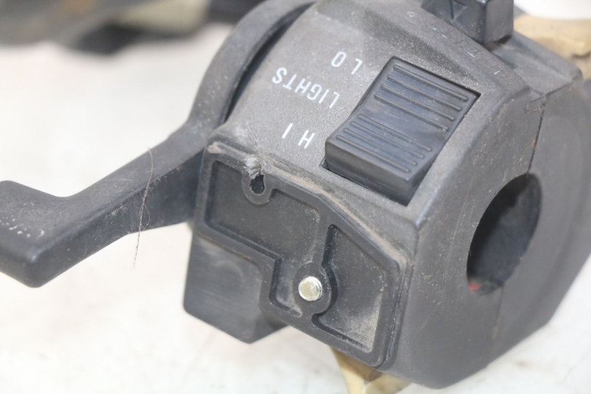 photo de LEFT HANDLEBAR SWITCH SUZUKI GSX-F GSX  F 1100 (1988 - 1994) - Technical close-up