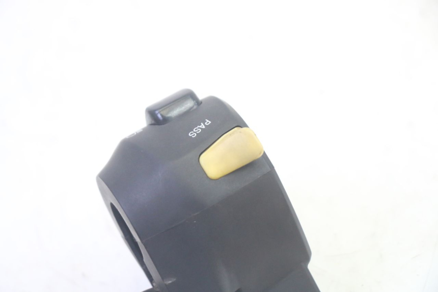 photo de LEFT SWITCH SYM GTS EVO 125 (2009 - 2013) - Fixing points details