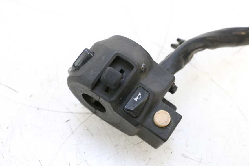 photo de LEFT SWITCH SYM GTS EVO 125 (2009 - 2013) - Zoom on usage condition
