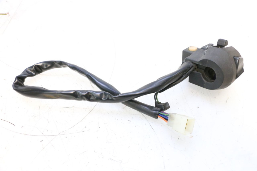 photo de LEFT SWITCH SYM GTS EVO 125 (2009 - 2013) - Technical close-up