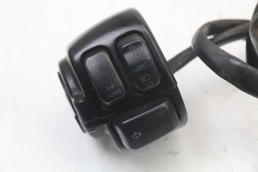 photo de LEFT SWITCH HARLEY DAVIDSON SPORTSTER XL CUSTOM 883 (1999 - 2006) - Zoom on usage condition