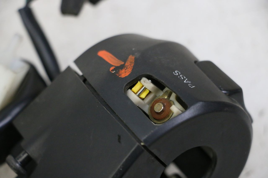 photo de LEFT SWITCH SYM JOYMAX 125 (2010 - 2017) - Zoom on usage condition