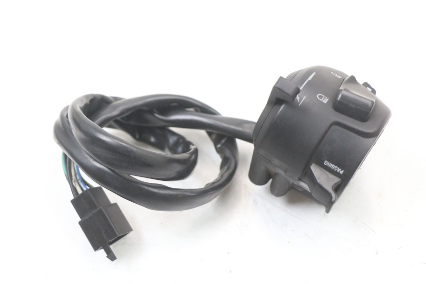 photo de Left switchgear KYMCO K-PW K-PIPE 50 (2012 - 2017) - Zoom on usage condition