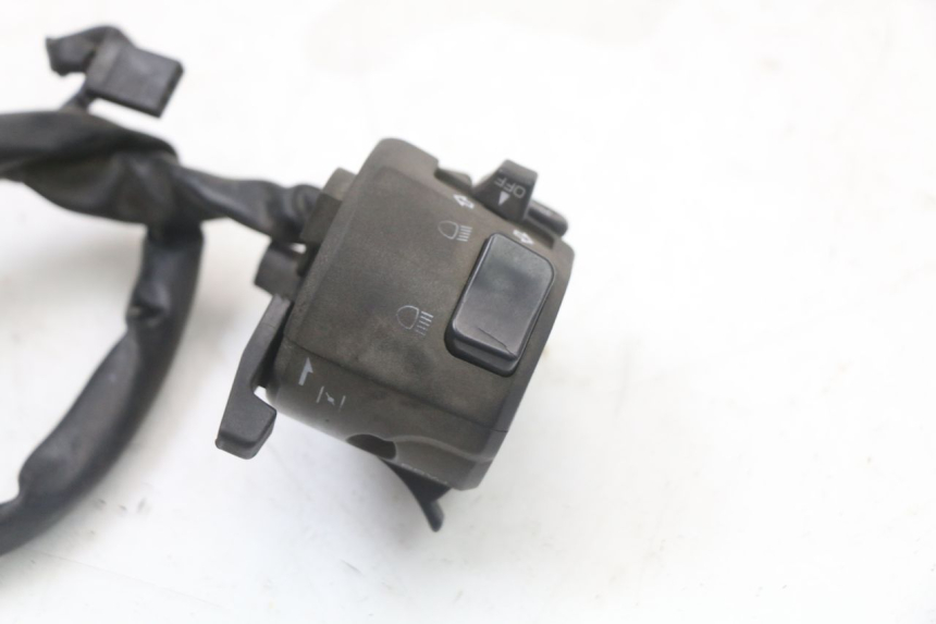 photo de LEFT SWITCH KAWASAKI ZR7 ZR-7 S 750 (1999 - 2004) - Alternative perspective