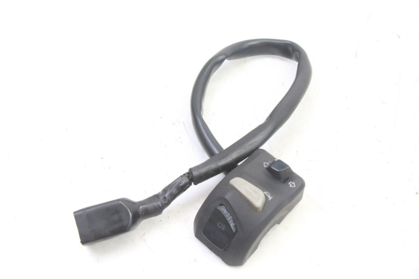 photo de LEFT SWITCH PEUGEOT KISBEE 2T 50 (2018 - 2022) - Zoom on usage condition