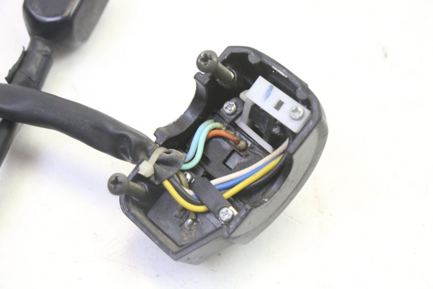 photo de LEFT HANDLEBAR SWITCH PEUGEOT KISBEE 2T 50 (2010 - 2017) - Alternative perspective