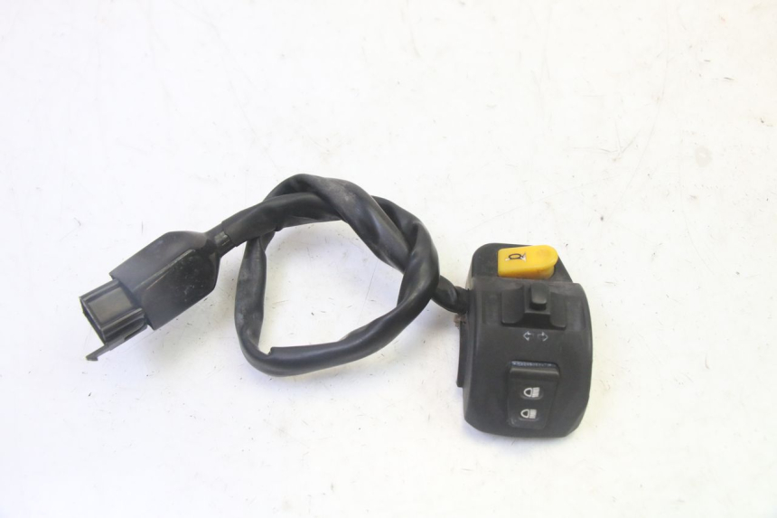 photo de LEFT HANDLEBAR SWITCH PEUGEOT KISBEE 2T 50 (2010 - 2017) - Zoom on usage condition