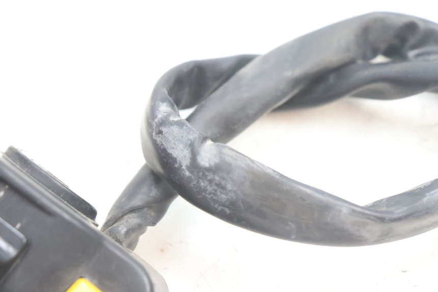 photo de LEFT HANDLEBAR SWITCH PEUGEOT KISBEE 2T 50 (2010 - 2017) - Zoom on usage condition