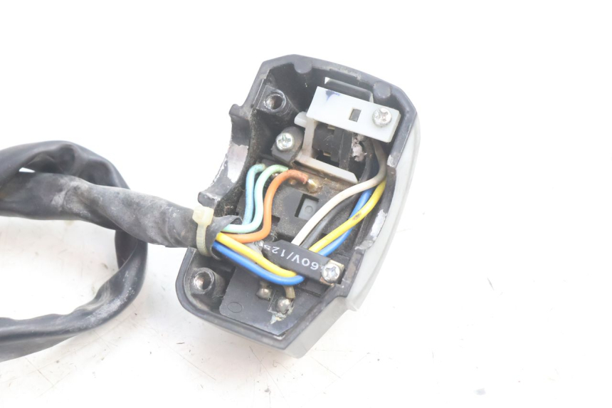 photo de LEFT HANDLEBAR SWITCH PEUGEOT KISBEE 2T 50 (2010 - 2017) - Fixing points details