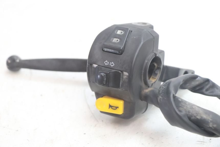 photo de LEFT HANDLEBAR SWITCH PEUGEOT KISBEE 2T 50 (2010 - 2017) - Zoom on usage condition