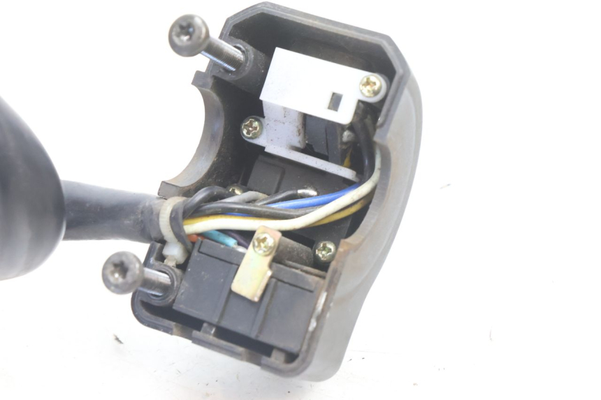 photo de LEFT HANDLEBAR SWITCH PEUGEOT KISBEE 2T 50 (2010 - 2017) - Product overview