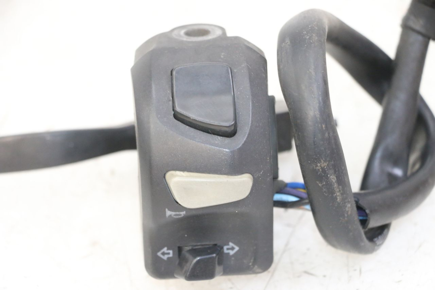 photo de LEFT HANDLEBAR SWITCH PEUGEOT KISBEE 4T 50 (2010 - 2017) - Fixing points details