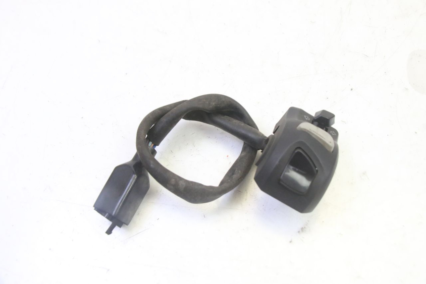 photo de LEFT HANDLEBAR SWITCH PEUGEOT KISBEE 4T 50 (2018 - 2022) - Zoom on usage condition