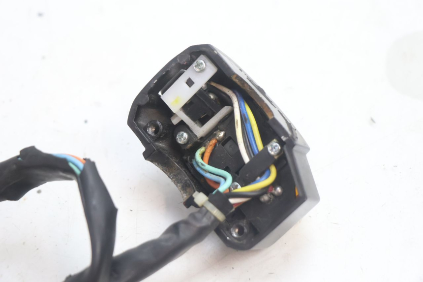 photo de LEFT HANDLEBAR SWITCH PEUGEOT KISBEE 4T 50 (2010 - 2017) - Product overview