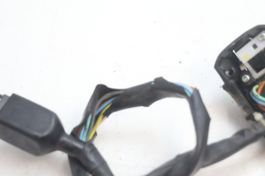 photo de LEFT HANDLEBAR SWITCH PEUGEOT KISBEE 4T 50 (2010 - 2017) - Fixing points details