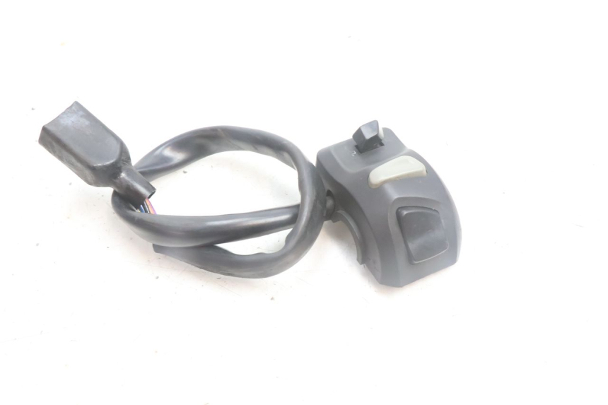 photo de LEFT HANDLEBAR SWITCH PEUGEOT KISBEE 4T 50 (2010 - 2017) - Zoom on usage condition