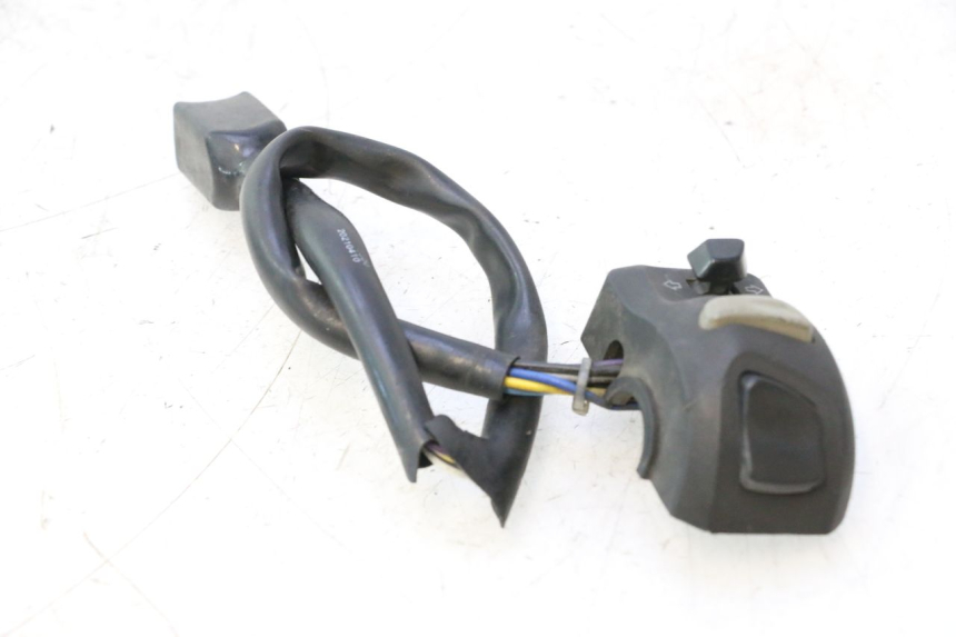 photo de LEFT HANDLEBAR SWITCH PEUGEOT KISBEE 4T 50 (2018 - 2022) - Surface and material condition