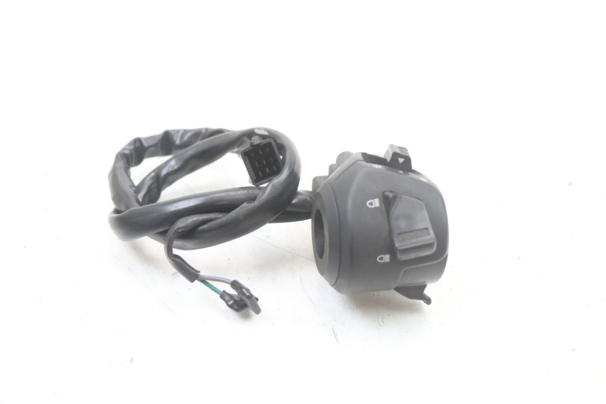 photo de LEFT HANDLEBAR SWITCH KYMCO X-TOWN XTOWN 125 (2016 - 2021) - Zoom on usage condition