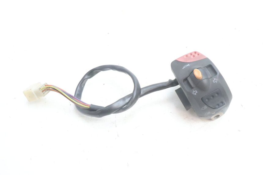 photo de LEFT SWITCH PEUGEOT LUDIX BLASTER 50 (2006 - 2014) - Zoom on usage condition