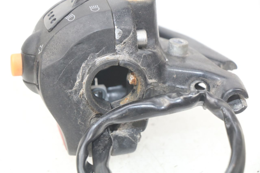 photo de LEFT HANDLEBAR SWITCH PEUGEOT LUDIX 50 (2008 - 2017) - Zoom on usage condition