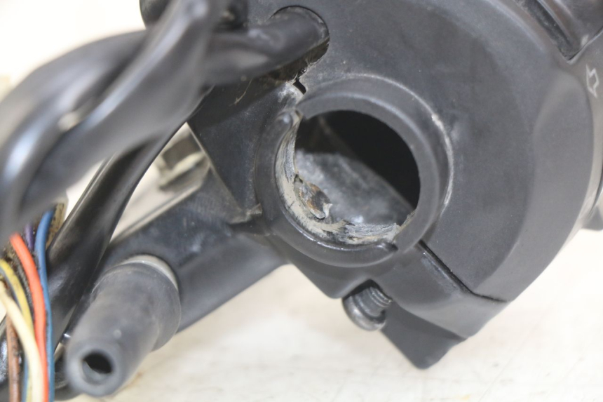 photo de LEFT HANDLEBAR SWITCH PEUGEOT LUDIX 50 (2008 - 2017) - Zoom on usage condition