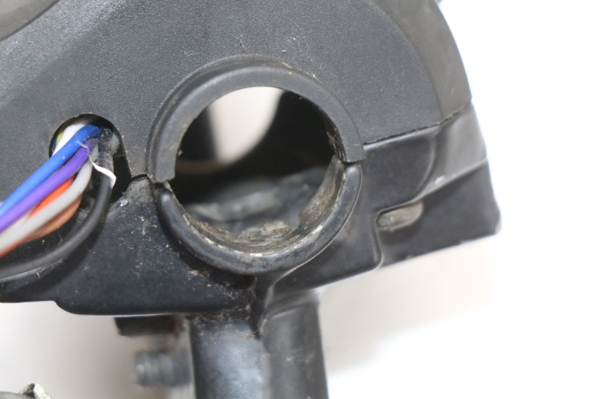 photo de LEFT HANDLEBAR SWITCH PEUGEOT LUDIX 50 (2005 - 2007) - Surface and material condition