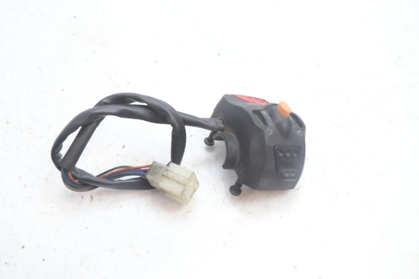photo de LEFT SWITCH PEUGEOT LUDIX PRO 2T 50 (2010 - 2017) - Zoom on usage condition