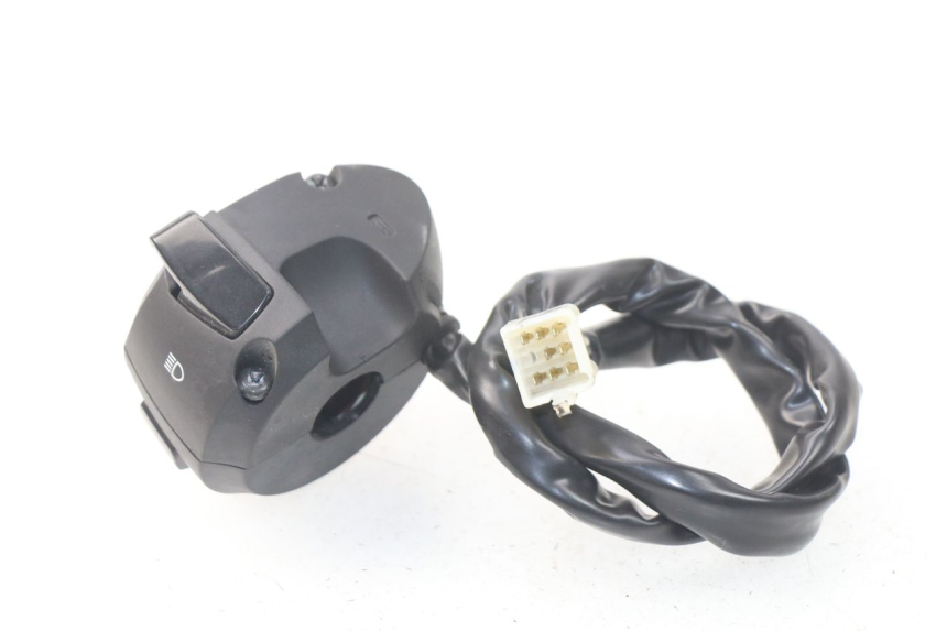 photo de LEFT SWITCH PEUGEOT METROPOLIS 400 (2017 - 2020) - Zoom on usage condition