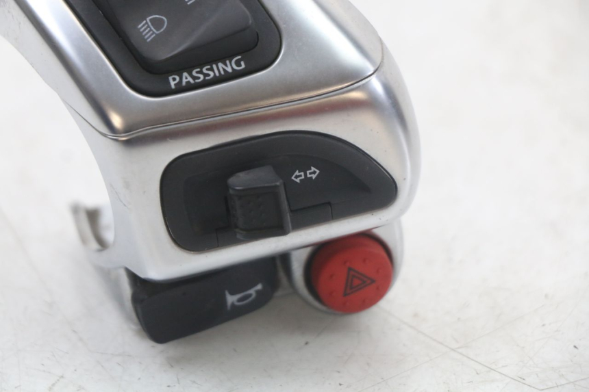 photo de LEFT SWITCH PIAGGIO MP3 HPE 350 (2018 - 2020) - Alternative perspective