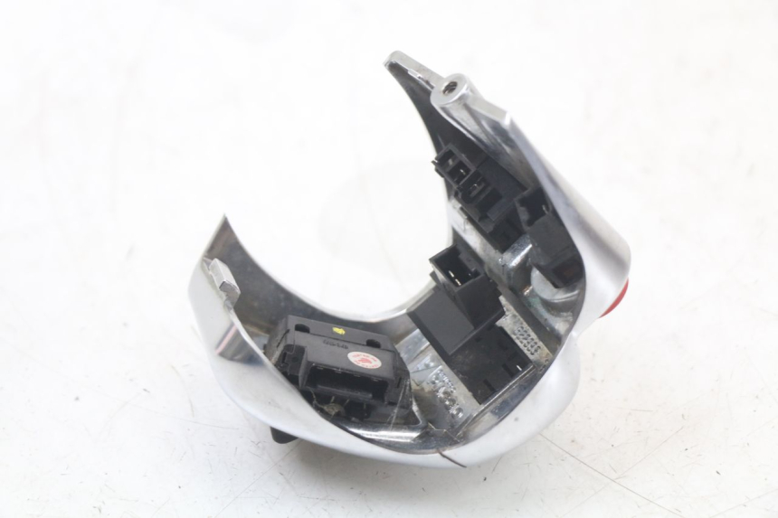 photo de LEFT SWITCH PIAGGIO MP3 HPE 350 (2018 - 2020) - Fixing points details