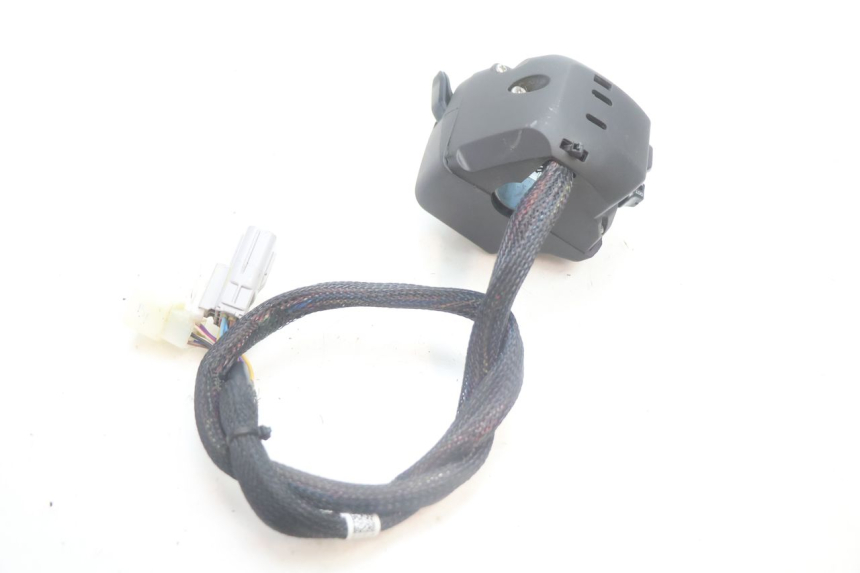 photo de LEFT SWITCH PIAGGIO MP3 HPE 530 (2022 - 2026) - Surface and material condition
