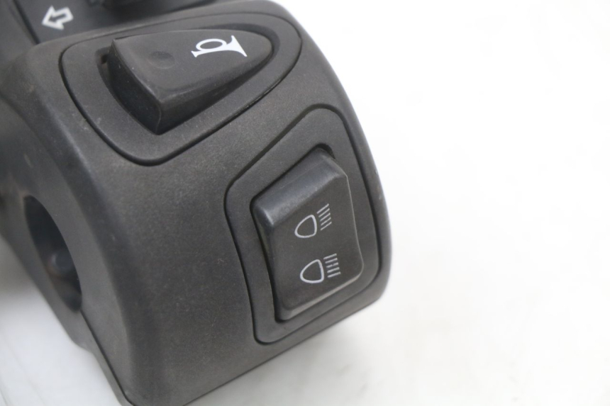 photo de LEFT HANDLEBAR SWITCH HONDA PCX (JF47) 125 (2012 - 2013) - Alternative perspective