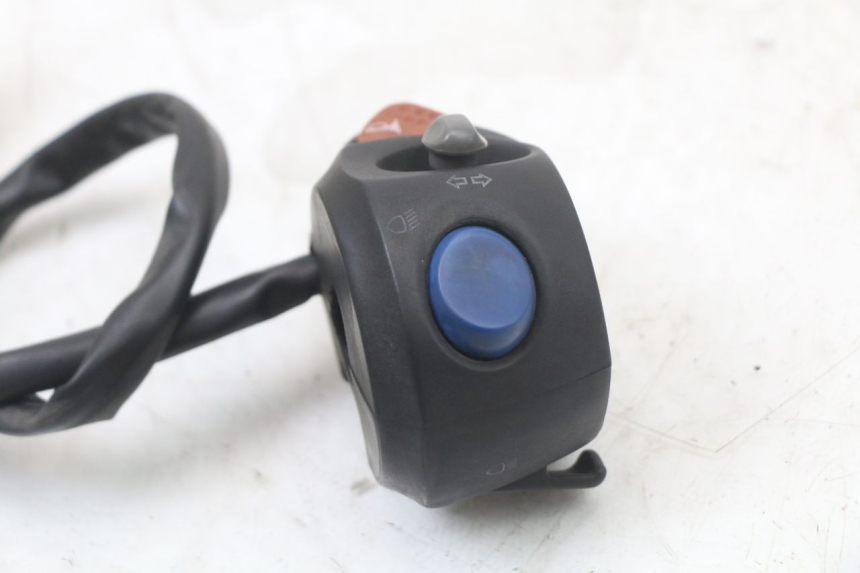 photo de LEFT HANDLEBAR SWITCH PEUGEOT ELYSTAR 50 (2002 - 2014) - Technical close-up