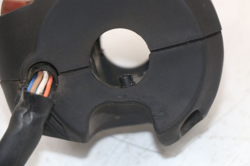 photo de LEFT HANDLEBAR SWITCH PEUGEOT SATELIS 125 (2010 - 2012) - Product overview