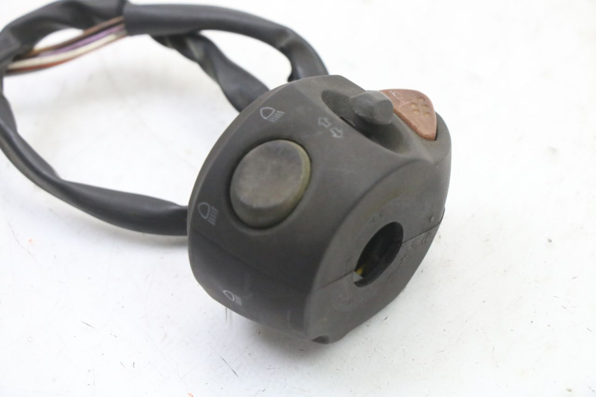 photo de LEFT SWITCH PEUGEOT SATELIS 125 (2013 - 2018) - Alternative perspective