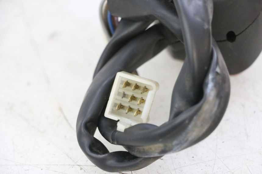 photo de LEFT SWITCH PEUGEOT SATELIS 125 (2013 - 2018) - Zoom on usage condition