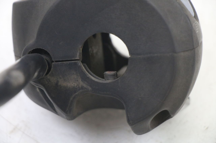photo de LEFT HANDLEBAR SWITCH PEUGEOT TKR TREKKER FURIOUS 50 (2005 - 2014) - Fixing points details