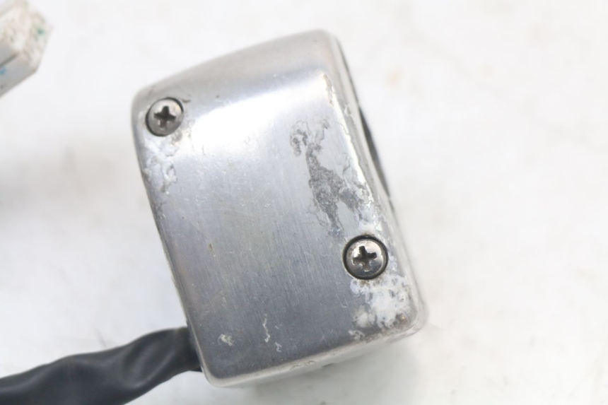 photo de LEFT SWITCH PIAGGIO BEVERLY 125 (1998 - 2005) - Fixing points details