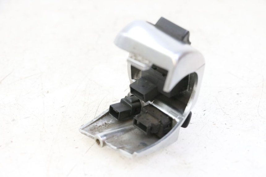 photo de LEFT HANDLEBAR SWITCH PIAGGIO MP3 125 (2006 - 2014) - Technical close-up