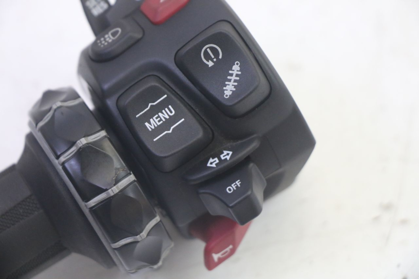 photo de LEFT SWITCH BMW R GS 1250 (2021 - 2024) - Zoom on usage condition